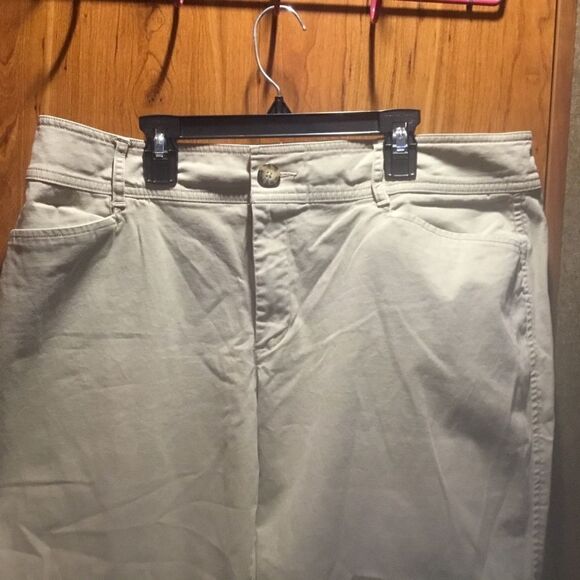 NWOT Eddie Bauer Brand Kaki Colored Capris Women’s Size 16. - Picture 9 of 14